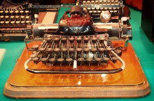 typewriters-345699_640