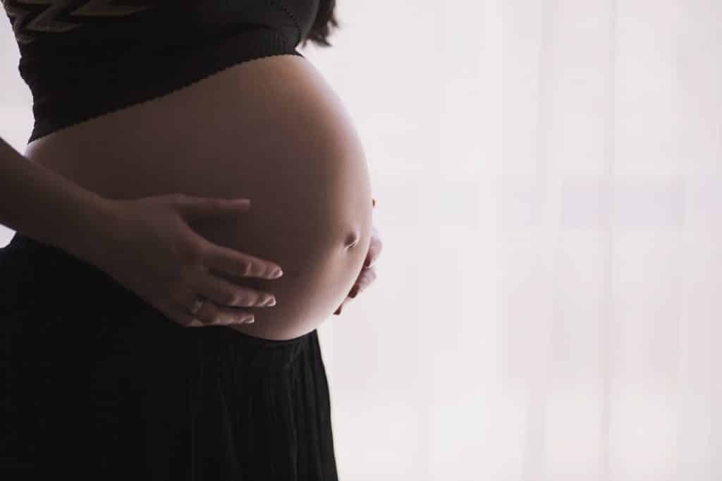 pregnant woman silhouette_bare belly showing